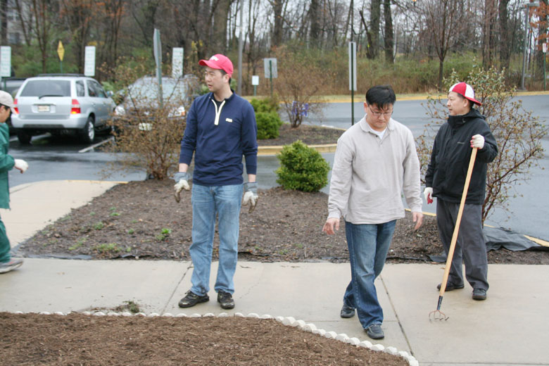 032809-mulch (2).jpg